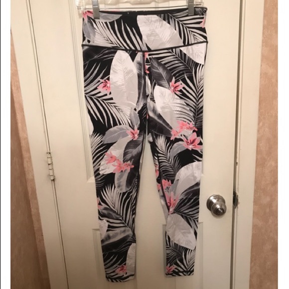 Victoria's Secret Pants - Victoria’s Secret work out leggings